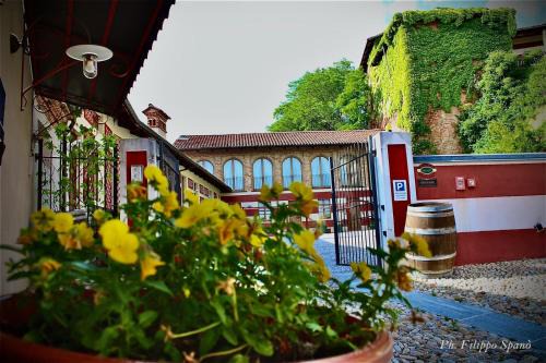 Monticello d'Alba Bed & Breakfast | Foresteria Ristorante Conti Roero