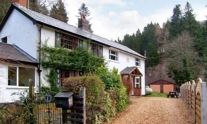 Bala Cottage | FORESTRY COTTAGE, family friendly, with open fire in Rhos-Y-Gwaliau