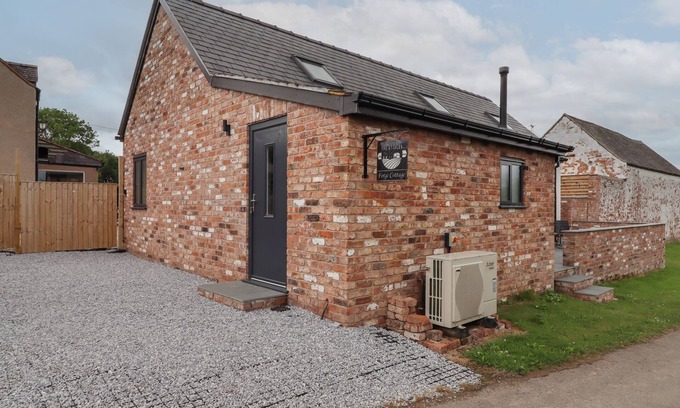Hendrerwydd Cottage | FORGE COTTAGE, family friendly, with hot tub in Trefnant