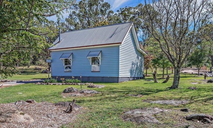 Diamondvale Cottage | Forget Me Not Cottage @ Diamondvale Estate, perfect for couples with fireplace