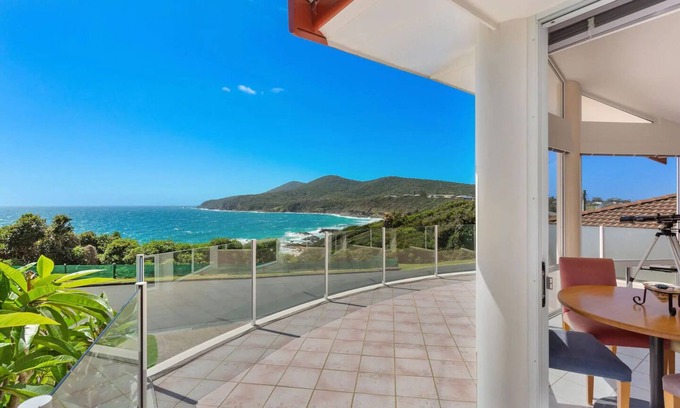 Forster House | Forster- Beachfront Views & Pool -Jewel of the Sea