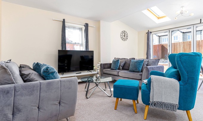 Staple Hill Apartment | Fortified Cosy 4 bedroom Holly Lodge