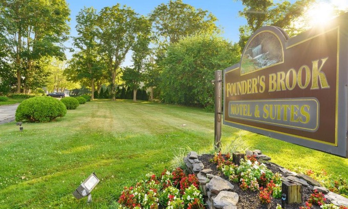 Portsmouth Hotel | Founder's Brook Motel and Suites