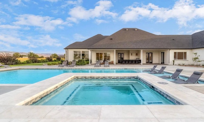 Walla Walla House | Fountain Hills Vineyard Estate