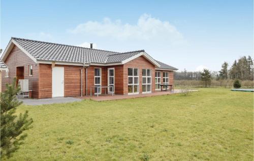 Krejbjerg House | Four-Bedroom Holiday Home In Ejstrupholm