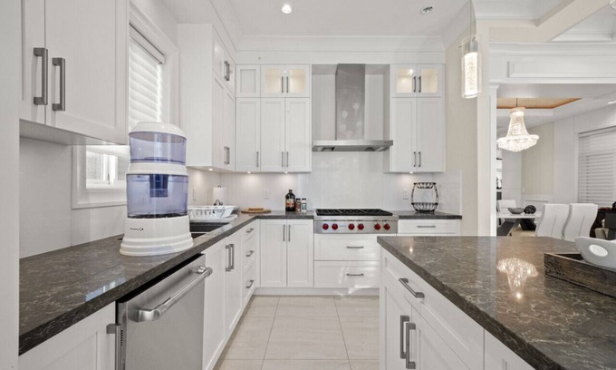 Riley Park-Little Mountain House | Four Bedroom Home near Queen Elizabeth Park