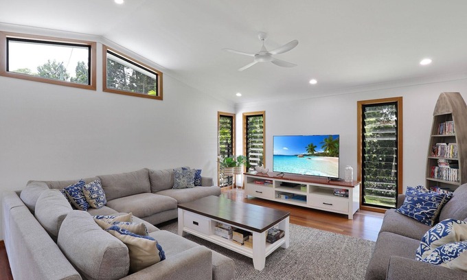 Amity Point House | Four bedroom, Two Bathroom House Sleeping 10