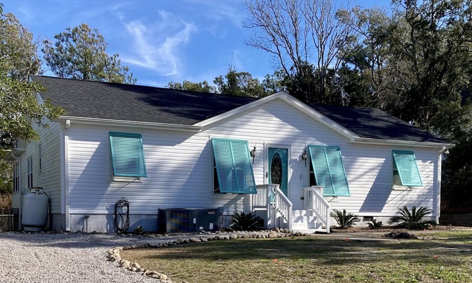 Pine Knoll Shores House | Four bedroom home and short walk to the beach!
