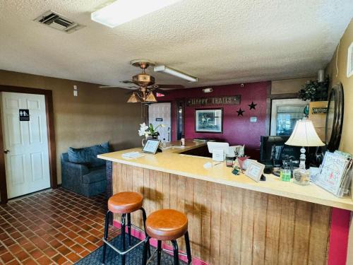 Pilot Point Hotel | Four Horsemen Motel
