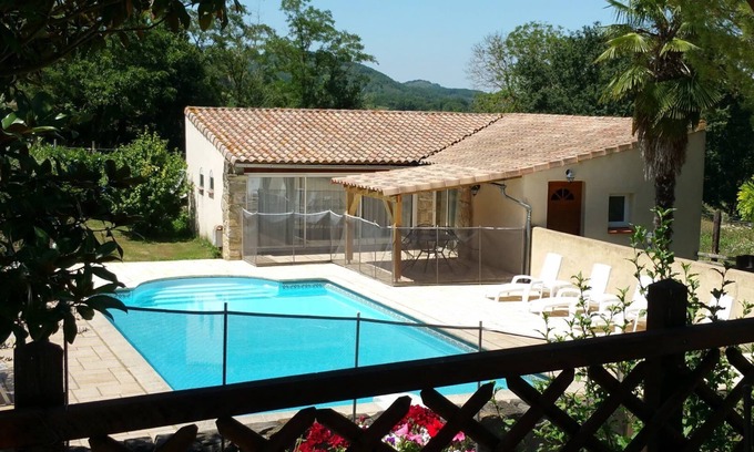 Limbrassac Cottage | Four independent cottages in an old farmhouse with swimming pool - "Loire"