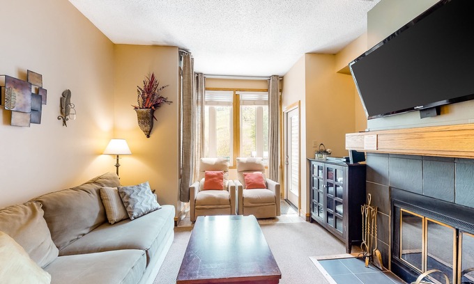 The Blue Mountains Condo | Four-season spectacular condo w/breathtaking views