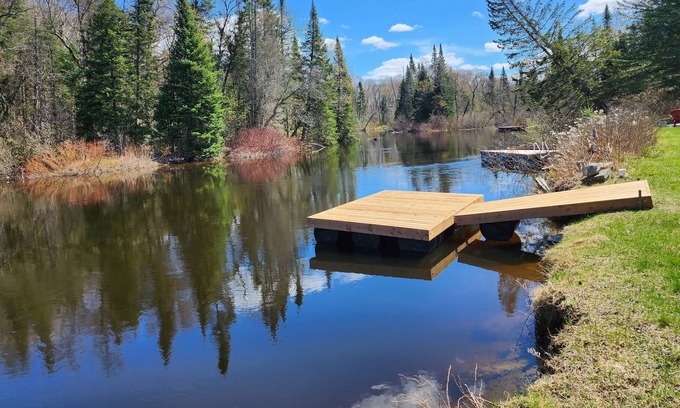 Minden Hills Cottage | Four Season waterfront Cottage on Irondale River over