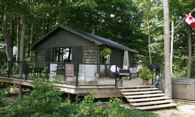 Grey Highlands Cottage | Four Season Waterfront Cottage on Lake Eugenia