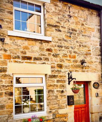 Pateley Bridge House | Fox Cottage - Cosy Stay on Pateley High Street