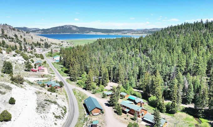 Mammoth Creek Cabin | Fox Creek Cottage located in Panguitch Lake
