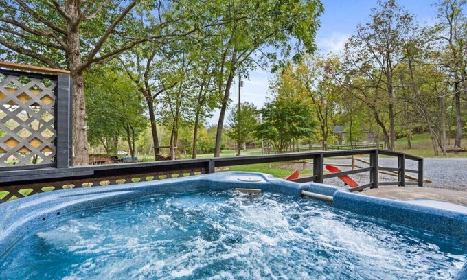 Luray Cabin | Fox Den — Hot Tub, Fire Pit, Steps to River