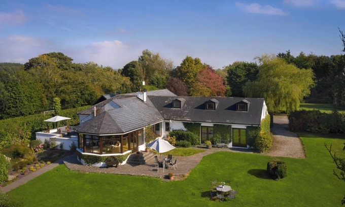 County Meath House | Fox House, Sleeps 8 w/Parking, 5 min to Kilmessan