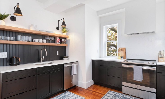 Fox Point Apartment | Fox Point- Near Brown, RISD, College Hilln