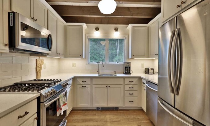 Ludlow Condo | Fox Run Condo With Views of Okemo!