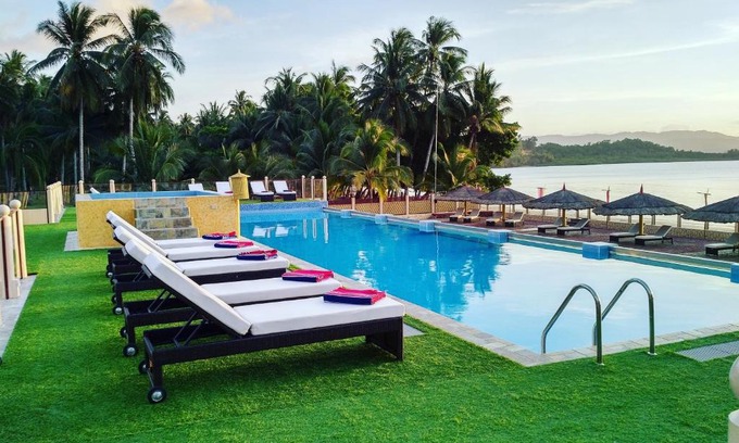 San Vicente Resort | Foxy's Beach Resort