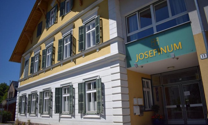 Bad Aussee House | Frühstückspension Josefinum