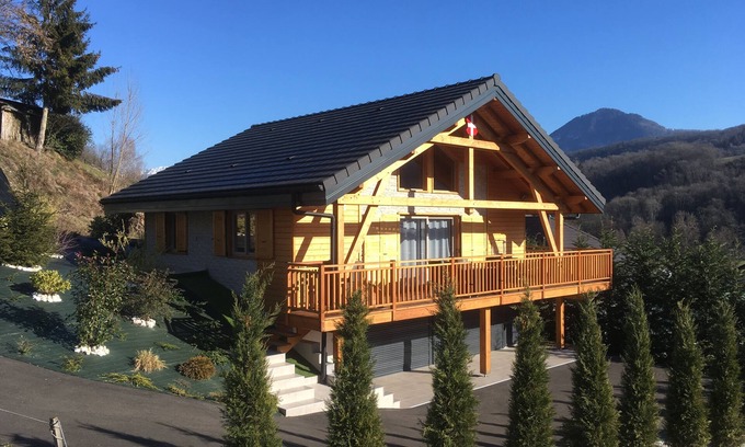 Coise-Saint-Jean-Pied-Gauthier Ski Chalet | country cottage