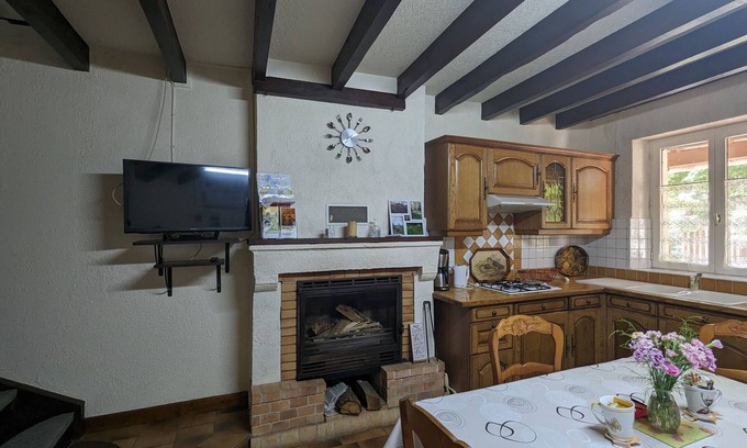 Rosnay Cottage | Charming Cottage in Brenne: Nature, Hiking, Close to Ponds, Private Garden, Fireplace
