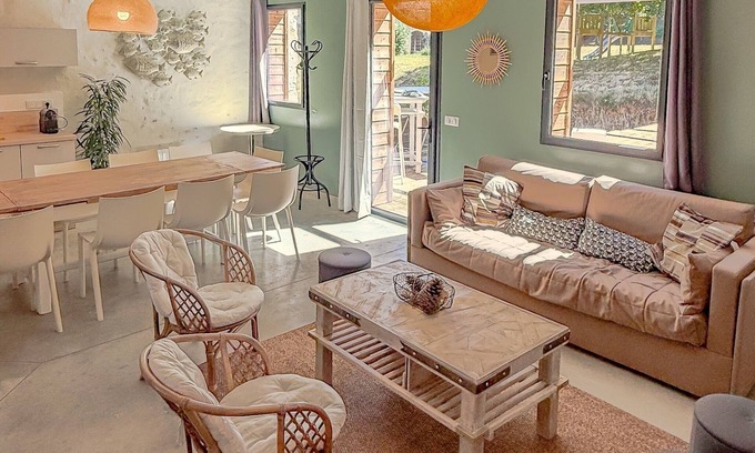 La Gripperie-Saint-Symphorien House | Country cottage with swimming pool