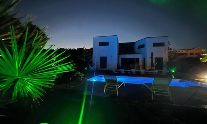 Les Issambres Villa | Between st Raphaël and st Tropez on the seafront