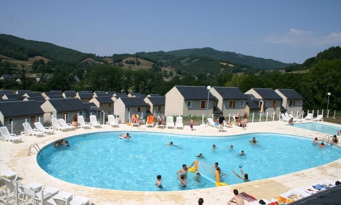 Saint-Geniez-d'Olt Apartment | Appart T2 Dans Village Vacance 3 St Geniez D'olt Avec Balcon