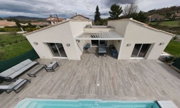 Saint-Jean-de-Maruejols-et-Avejan Villa | Comfortable single-storey villa, sleeps 6, with heated pool
