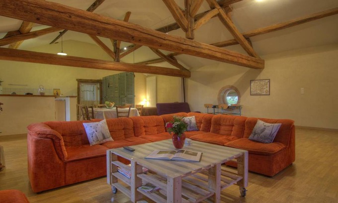 Saint-Julien-sur-Reyssouze House | 135 m² Gîte ∙ 1 bedroom ∙ 4 guests