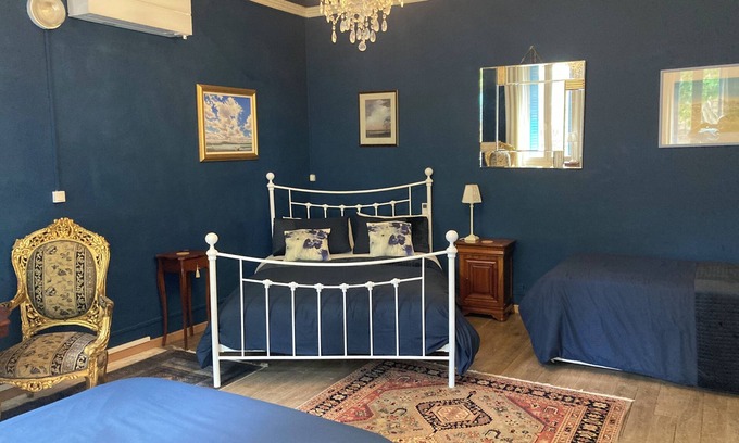 Saint-Laurent-de-la-Cabrerisse Bed & Breakfast | Triple Room with En suite at Villa Céline Bed & Breakfast with pool & garden