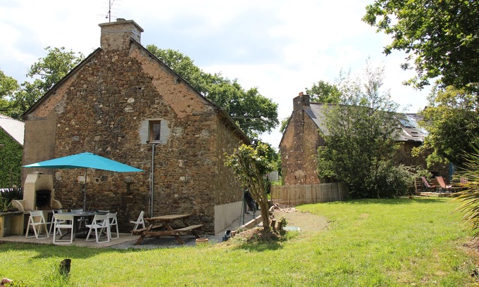 Saint-Malo-des-Trois-Fontaines House | Family home in the country