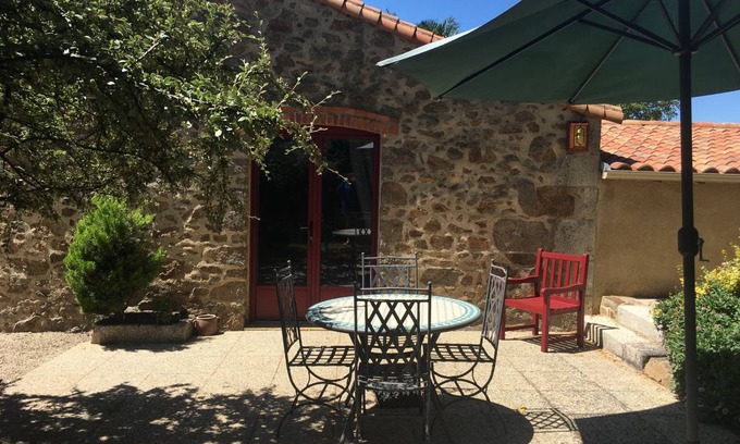 Saint-Michel-Mont-Mercure Cottage | 75 m² Cabin ∙ 2 bedrooms ∙ 4 guests