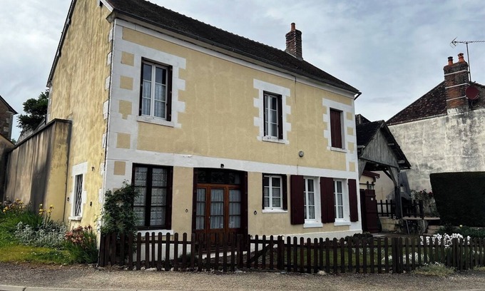 Sainte-Colombe-sur-Loing House | La Forge pretty little house 5 pers near guédelon