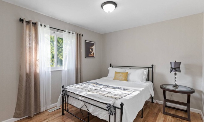 High Ridge House | Fragrance free - spacious Ranch -safe &quiet- 4 br 2 bath