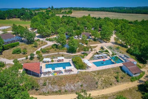Mauroux Resort | FranceComfort - Village des Cigales
