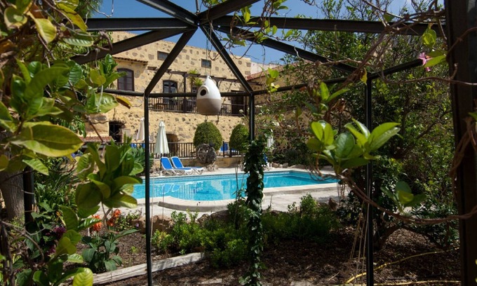 El Rincon Cottage | Frangipani Cottage - Boutique self-catering cottage with saltwater heated pool