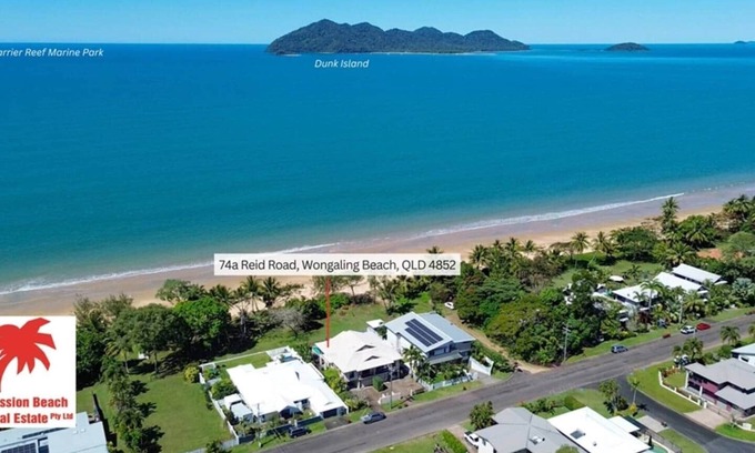 Wongaling Beach House | Frangipani Place - Beachfront