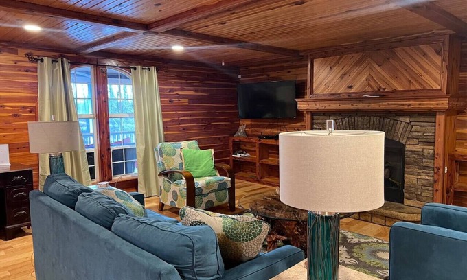 Waynesboro Cabin | Frank's Retreat Cherokee Rd