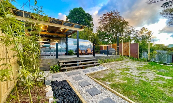 Katoomba House | Frankie the Silver Bullet Airstream - Unique and Retro, Outdoor Jacuzzi, A/C, BBQ, Couple's Oasis, Private Retreat