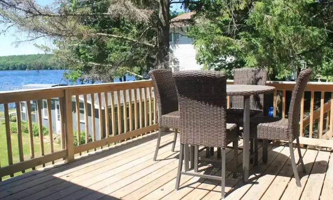 Pelican Rapids House | Franklin Lake Escape