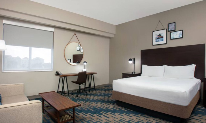 Dania Beach House | Free Airport Shuttle- Relaxing Room Near Downtown Attractions | Free Parking