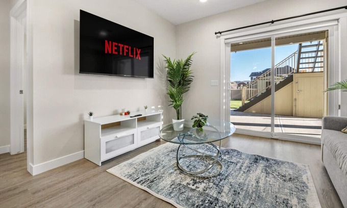 Sage Hill Apartment | FREE Banff Pass, Cozy Guest Suite, Covered Patio