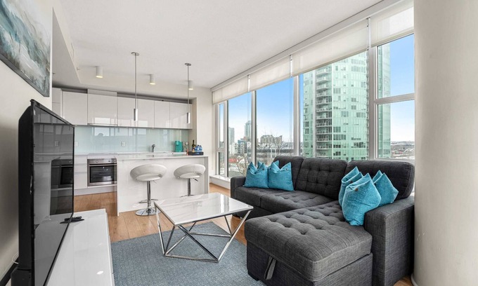Victoria Park Apartment | FREE Banff Pass, Parking, Wine! PRIME DT Location!