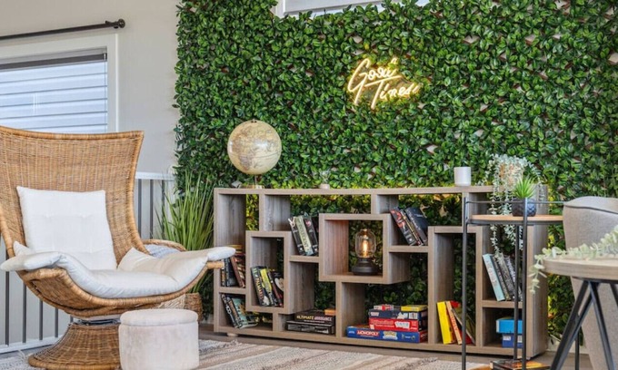 Sage Hill House | Free Banff Pass with California King & Indoor Fireplace