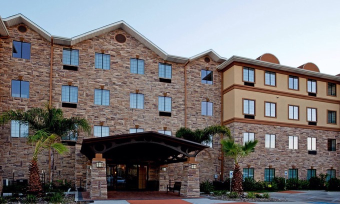 South Side Condo | Free Breakfast Buffet. Only a Few Miles to Great Beaches!