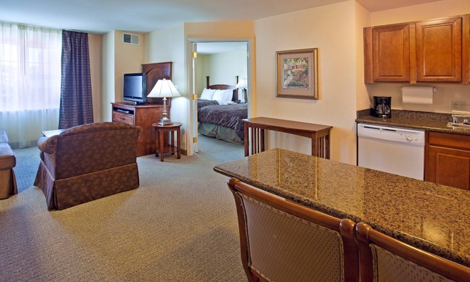 Albuquerque Condo | Free Breakfast + Free Wi-Fi + Hot Tub | Great Suite Close to the ABQ Airport