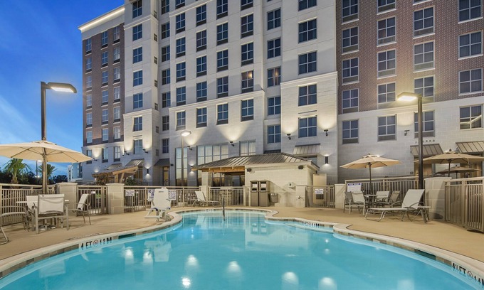 Florence Condo | Free Breakfast + Outdoor Pool | Explore the Nascar Hall of Fame